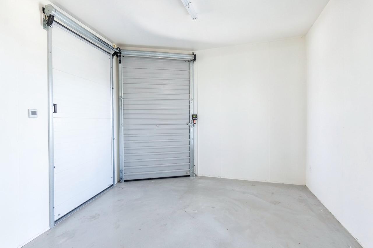 Lagerrum på 10 m² med isolerede vægge og aluport